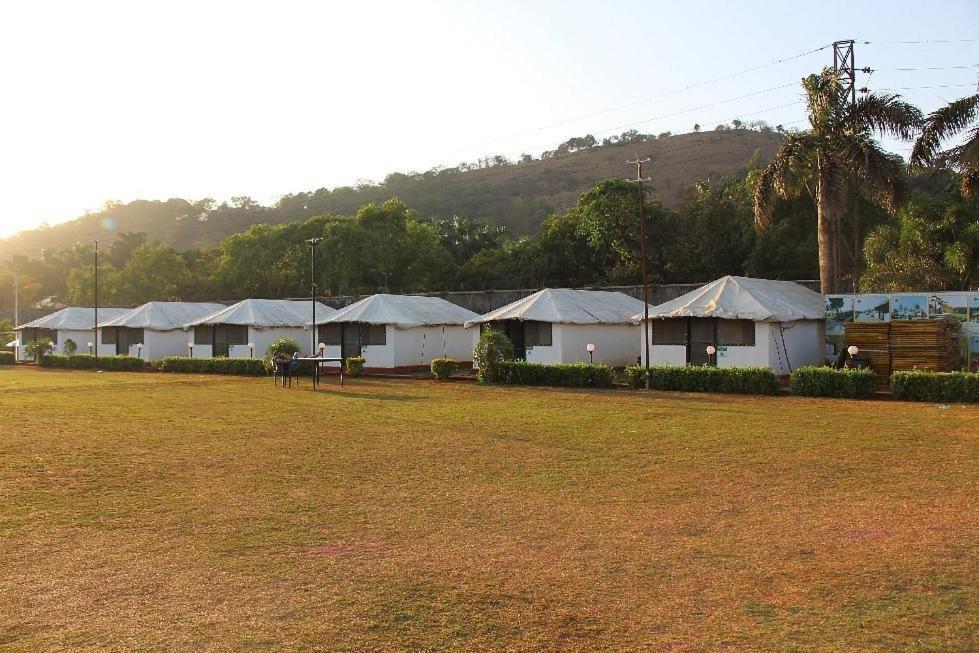Whispering Woods Resort Lonavala Eksteriør billede