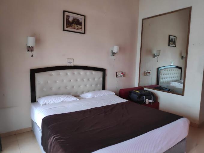 Whispering Woods Resort Lonavala Eksteriør billede