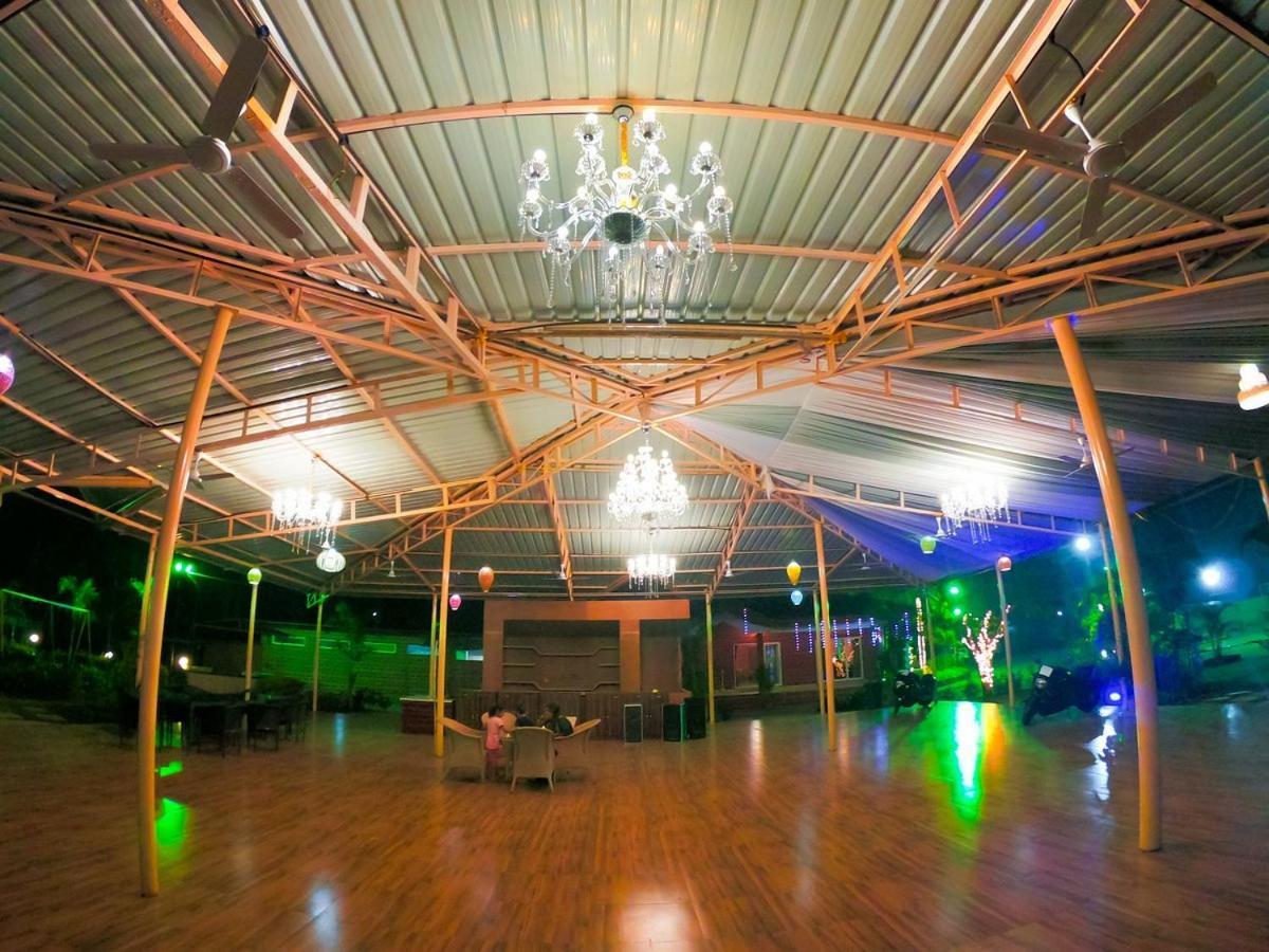 Whispering Woods Resort Lonavala Eksteriør billede