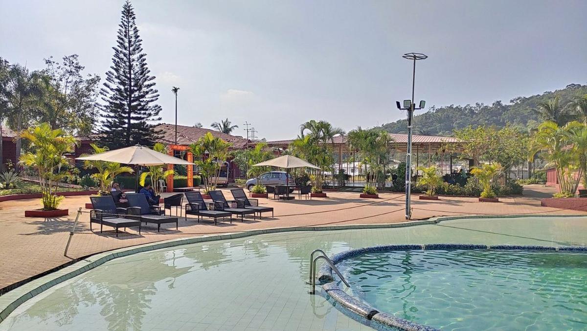 Whispering Woods Resort Lonavala Eksteriør billede