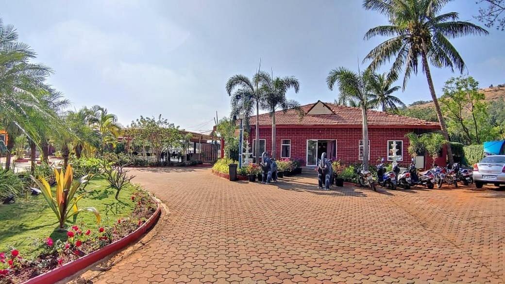 Whispering Woods Resort Lonavala Eksteriør billede