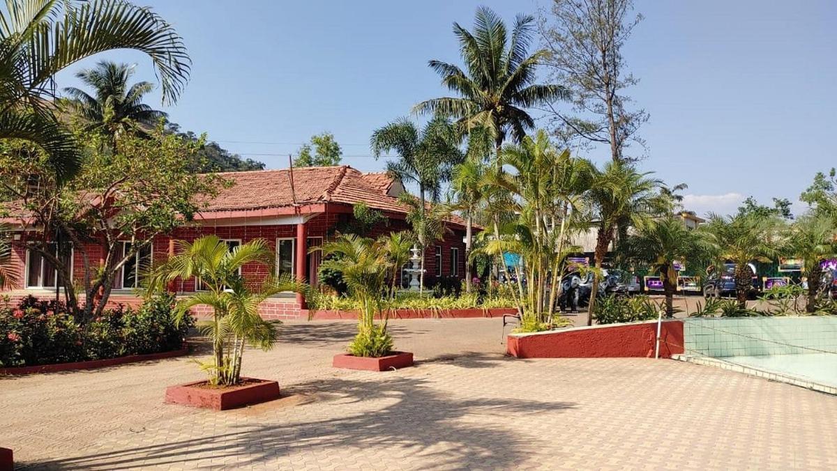 Whispering Woods Resort Lonavala Eksteriør billede