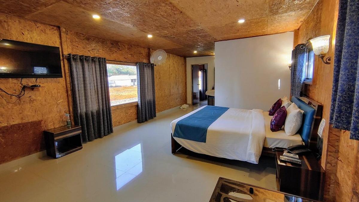 Whispering Woods Resort Lonavala Eksteriør billede