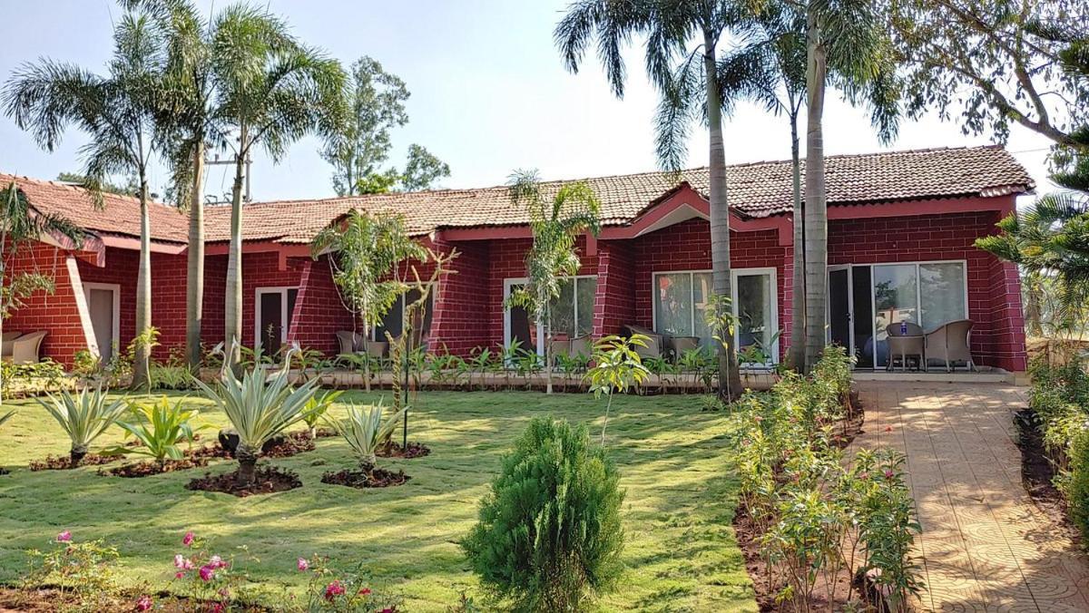 Whispering Woods Resort Lonavala Eksteriør billede